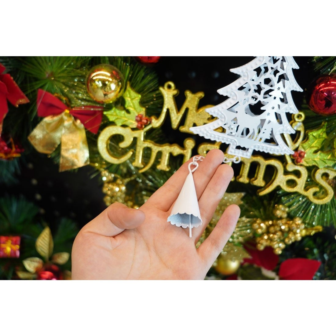 Decoratiune Pom De Craciun, Ornament Suspendabil Pentru Brad, Lemn Si Metal, Alb, 11 x 20 cm