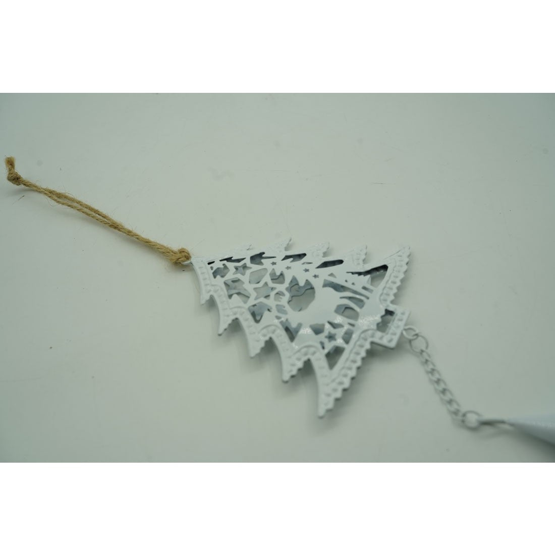 Decoratiune Pom De Craciun, Ornament Suspendabil Pentru Brad, Lemn Si Metal, Alb, 11 x 20 cm