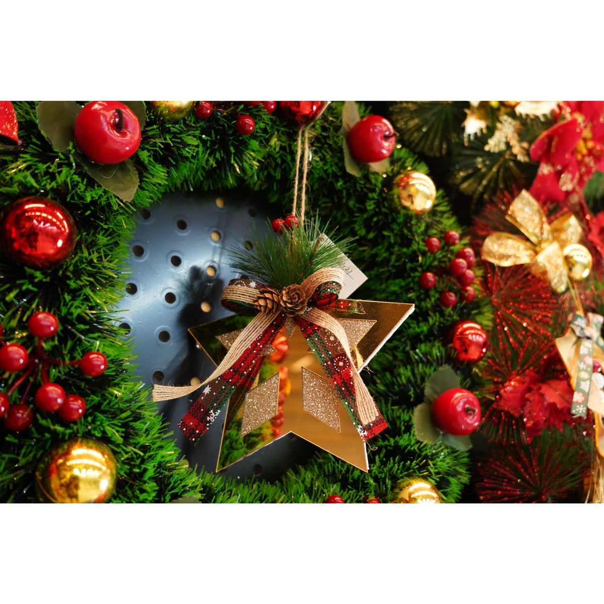 Ornament Brad Crăciun în Formă de Stea, Finisaj Auriu Lucios, Decorativ Interior și Exterior, Acril, 17 x 17 cm