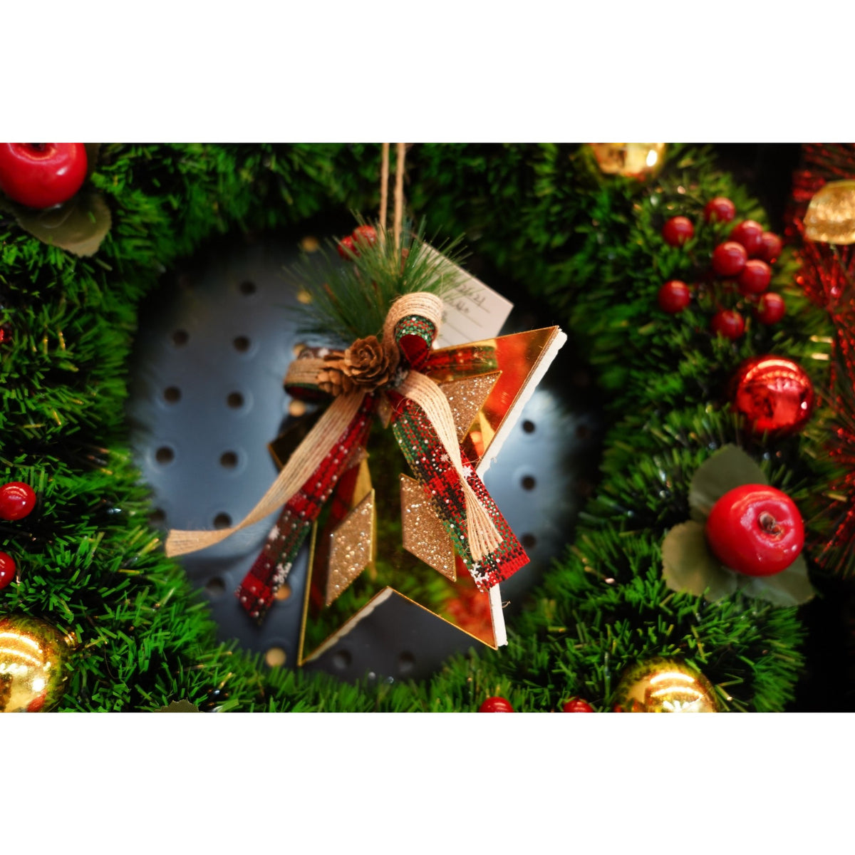Ornament Brad Crăciun în Formă de Stea, Finisaj Auriu Lucios, Decorativ Interior și Exterior, Acril, 17 x 17 cm
