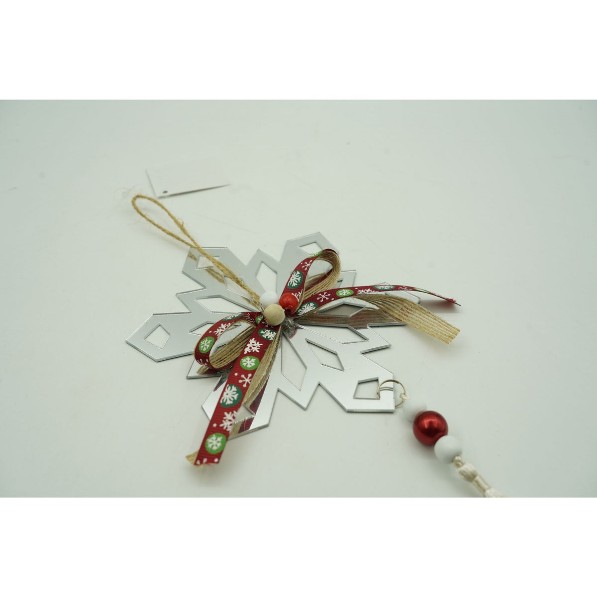 Ornament Brad Fulg de Nea, Decoratiune Craciun cu Finisaj Lucios, Acril, Argintiu, 14 x 26 cm