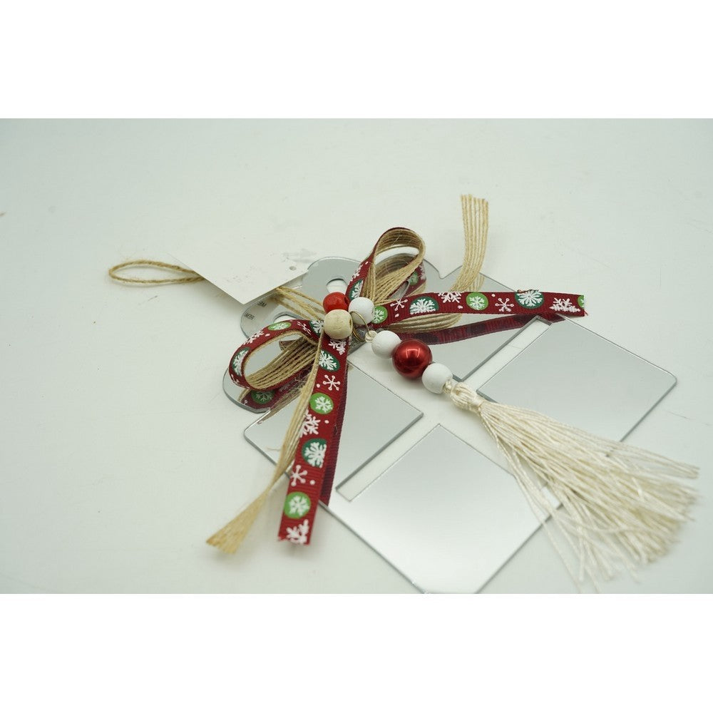 Ornament Crăciun Brad, Formă Cadou, Finisaj Argintiu Lucios, Acril Rezistent, Interior și Exterior, 14 x 26 cm