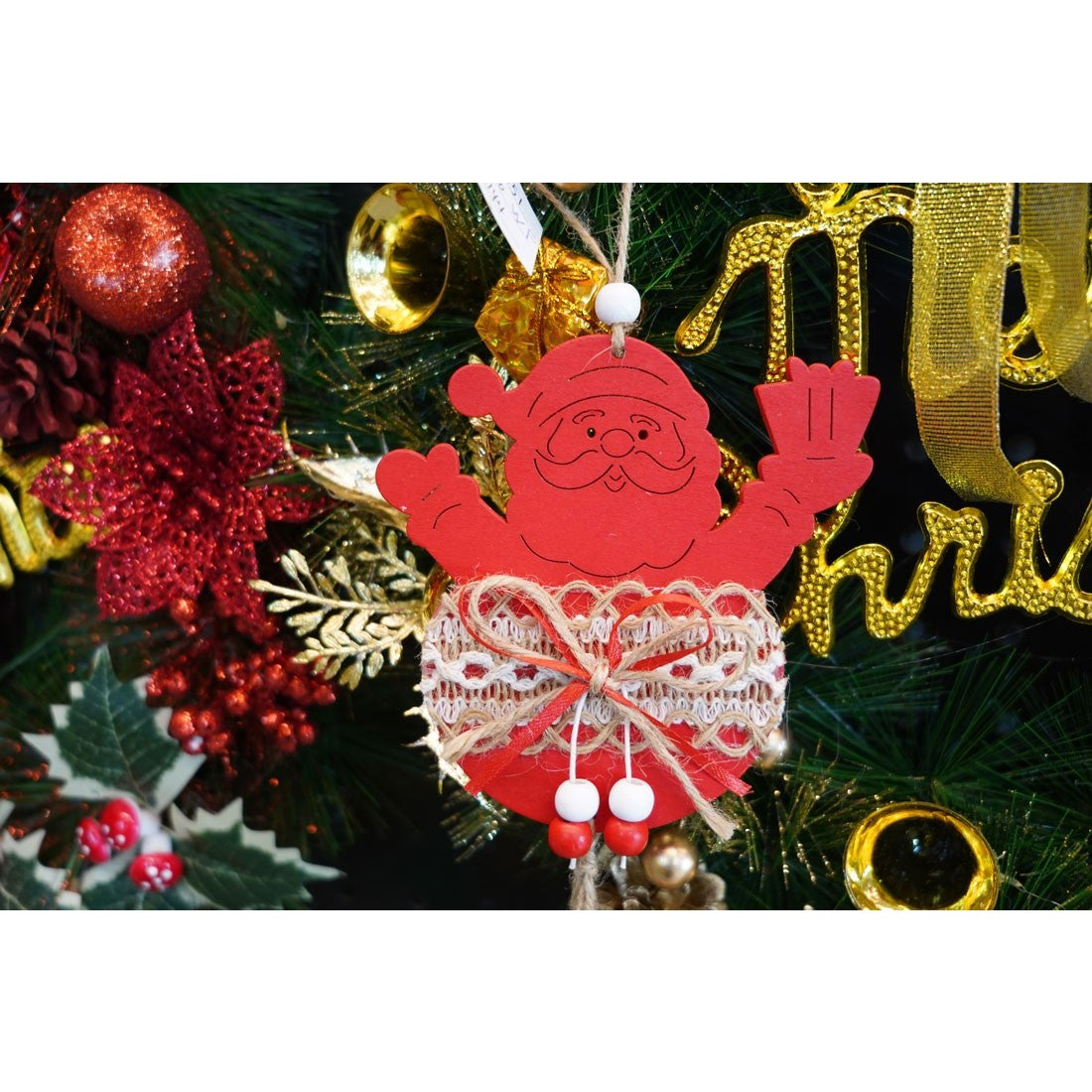 Decoratiune de Craciun Mos Craciun, Ornament de Suspendat pentru Brad, Lemn si Textil, Rosu, 36 x 12 cm