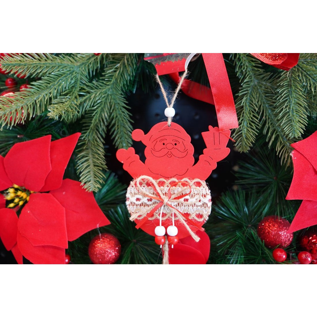 Decoratiune de Craciun Mos Craciun, Ornament de Suspendat pentru Brad, Lemn si Textil, Rosu, 36 x 12 cm
