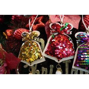 Ornament Brad Crăciun Tip Clopoțel, Decorațiune Suspendată cu Paiete și Clopoțel Metalic, Lemn, 36 x 9.5 cm, Roșu