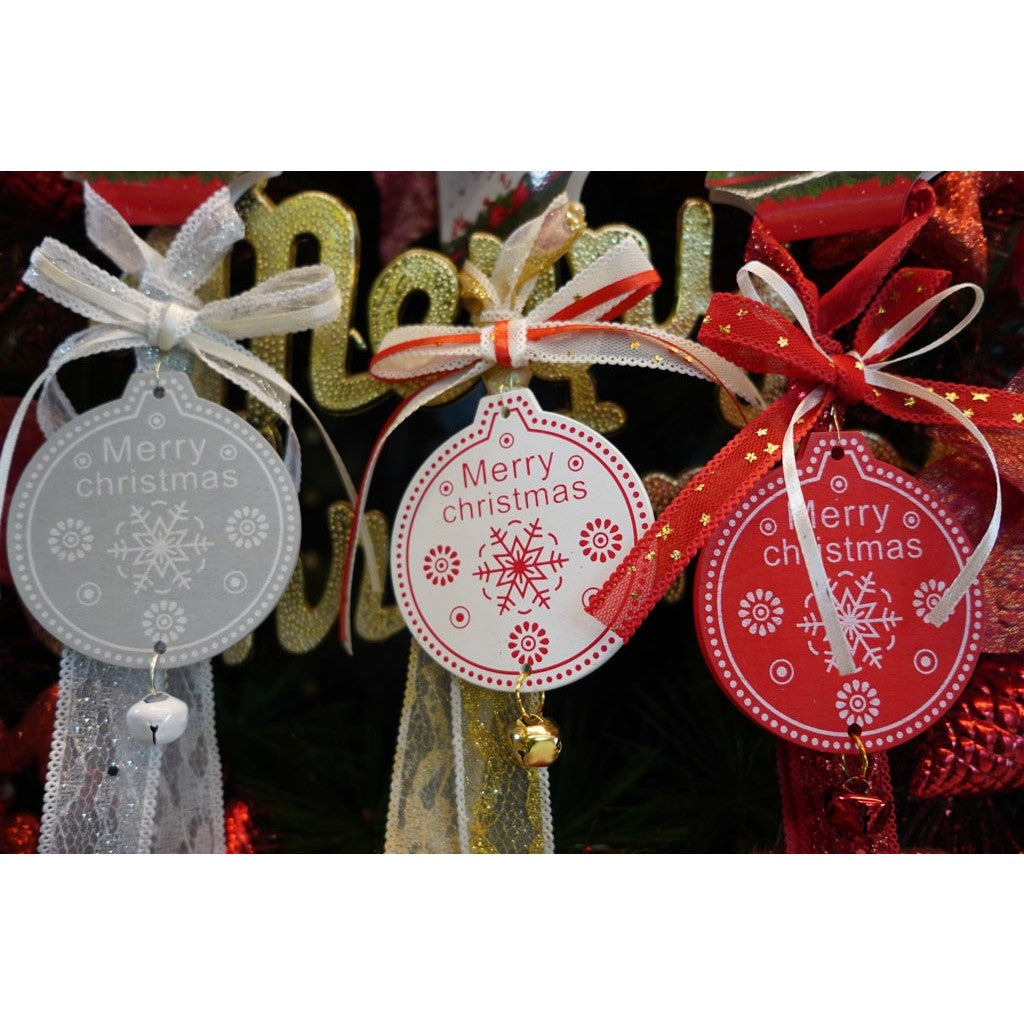 Ornament Brad Medalion Craciun, Decoratiune Suspendata cu Funda Textila si Clopotel, Lemn, Alb, 25 cm