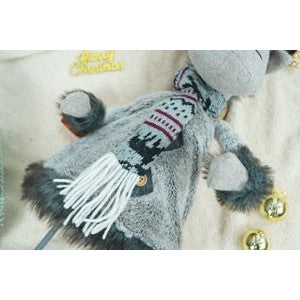 Ornament de Craciun Ren Miscator cu Arc, Figurina Decorativa din Material Textil Moale, Decoratiune de Interior pentru Masa sau Fereastra, Inaltime 73 cm, Gri si Alb