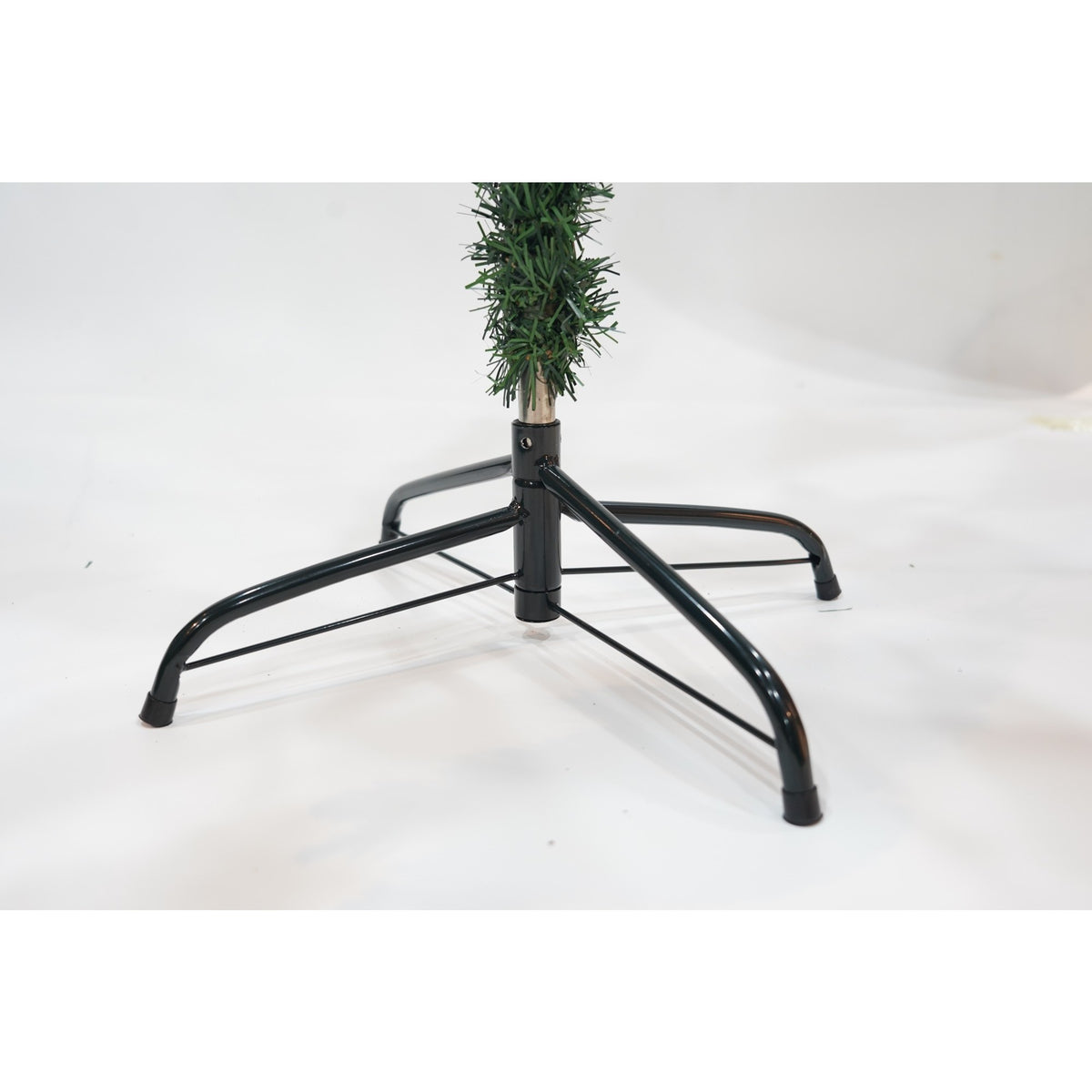 Brad Artificial de Craciun, Aspect Inzapezit cu Ramuri Bogate, Structura Metalica Rezistenta, 918 Varfuri, Interior si Exterior, 1.8 m Inaltime, Verde/Alb, Diametru 110 cm