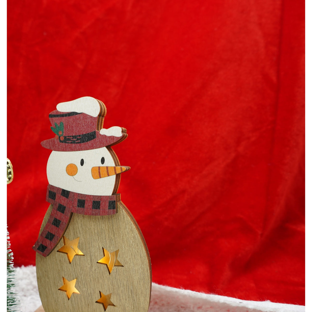 Decoratiune Luminoasa Om de Zapada, Figurina Festiva de Craciun, Lemn, Maro, 10 x 5 x 19 cm