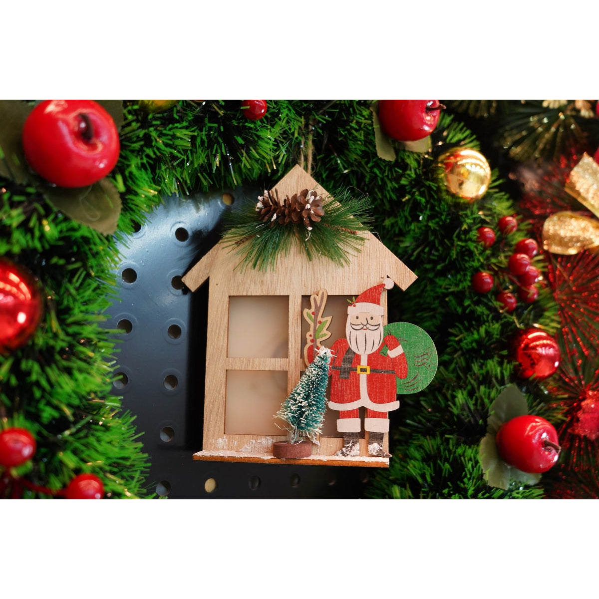 Decoratiune Luminoasa Mos Craciun, Figurina Craciun din Lemn, Ornament de Masa sau Fereastra, Utilizare Interior si Exterior, Maro, 13 x 5 x 17 cm