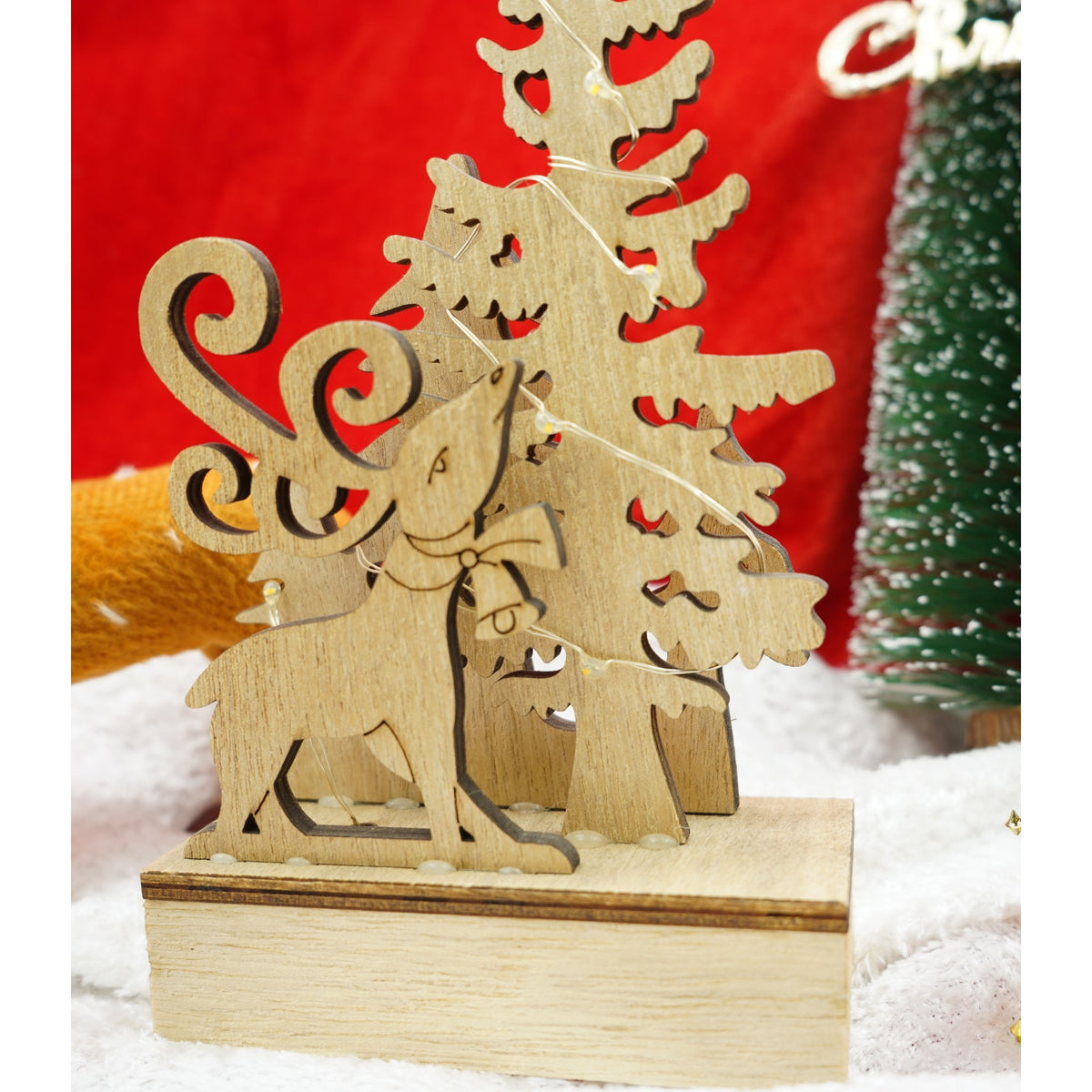 Decoratiune Luminoasa de Craciun, Peisaj de Iarna cu Cerb si Brad, Lemn Natural, 11 x 5 x 19 cm, Maro