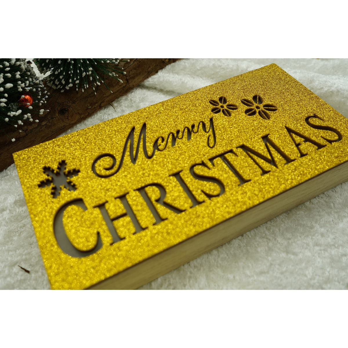 Decoratiune Luminoasa Merry Christmas, Ornament de Craciun cu Mesaj Festiv, Lemn cu LED, Galben, 19 x 9 x 4 cm