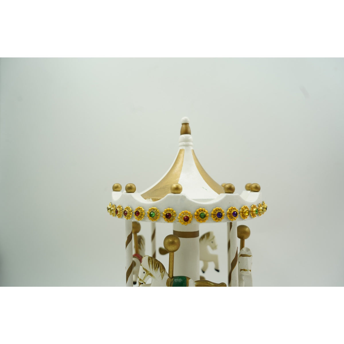 Căruț Muzical de Crăciun cu Carusel Rotativ, Ornament Festiv de Interior, Lemn, Alb