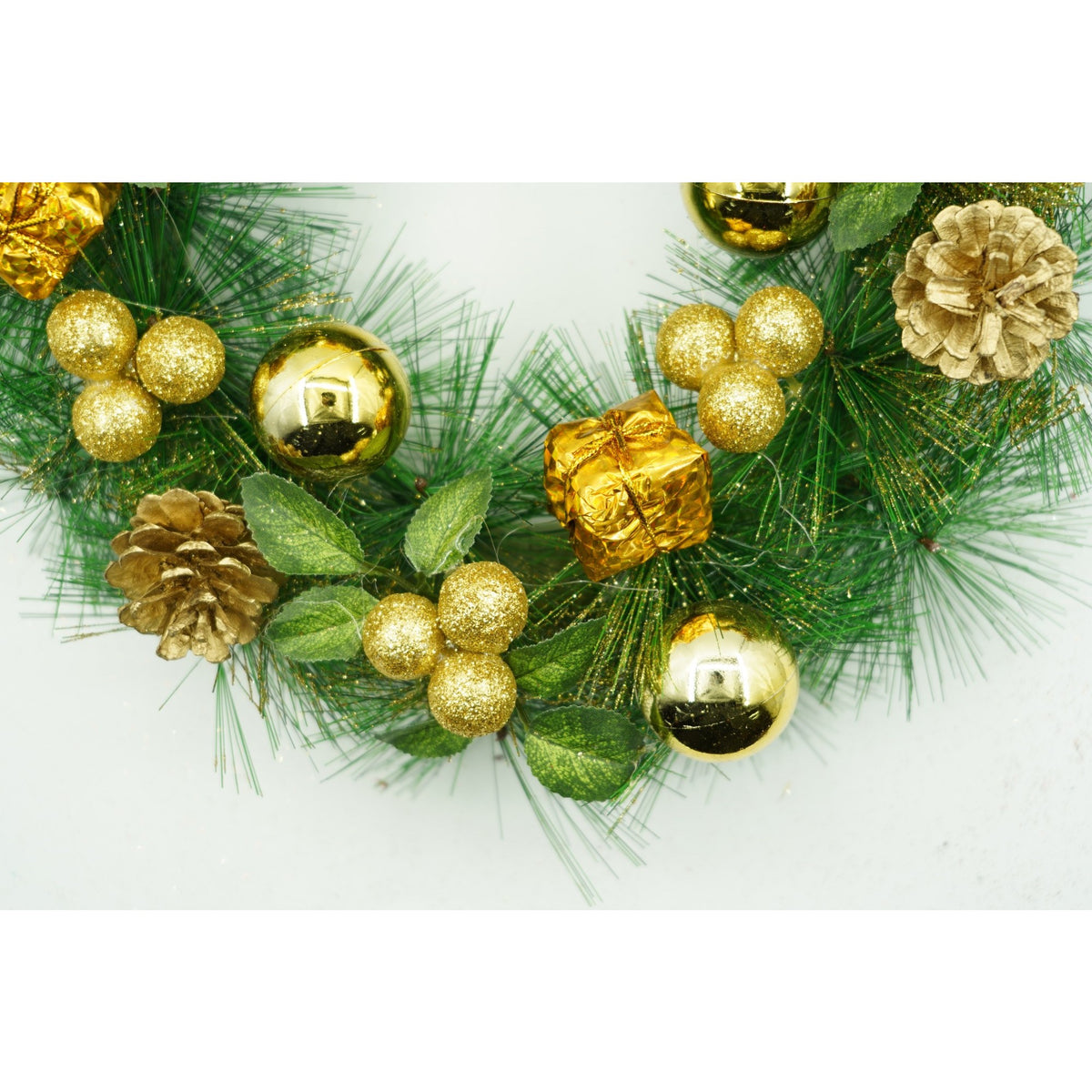 Coronita de Craciun pentru Usa, Model Artificial Decorat, PVC, Verde si Auriu, 35 cm