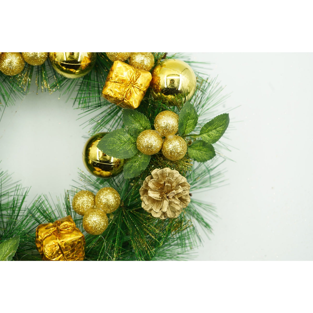 Coronita de Craciun pentru Usa, Model Artificial Decorat, PVC, Verde si Auriu, 35 cm