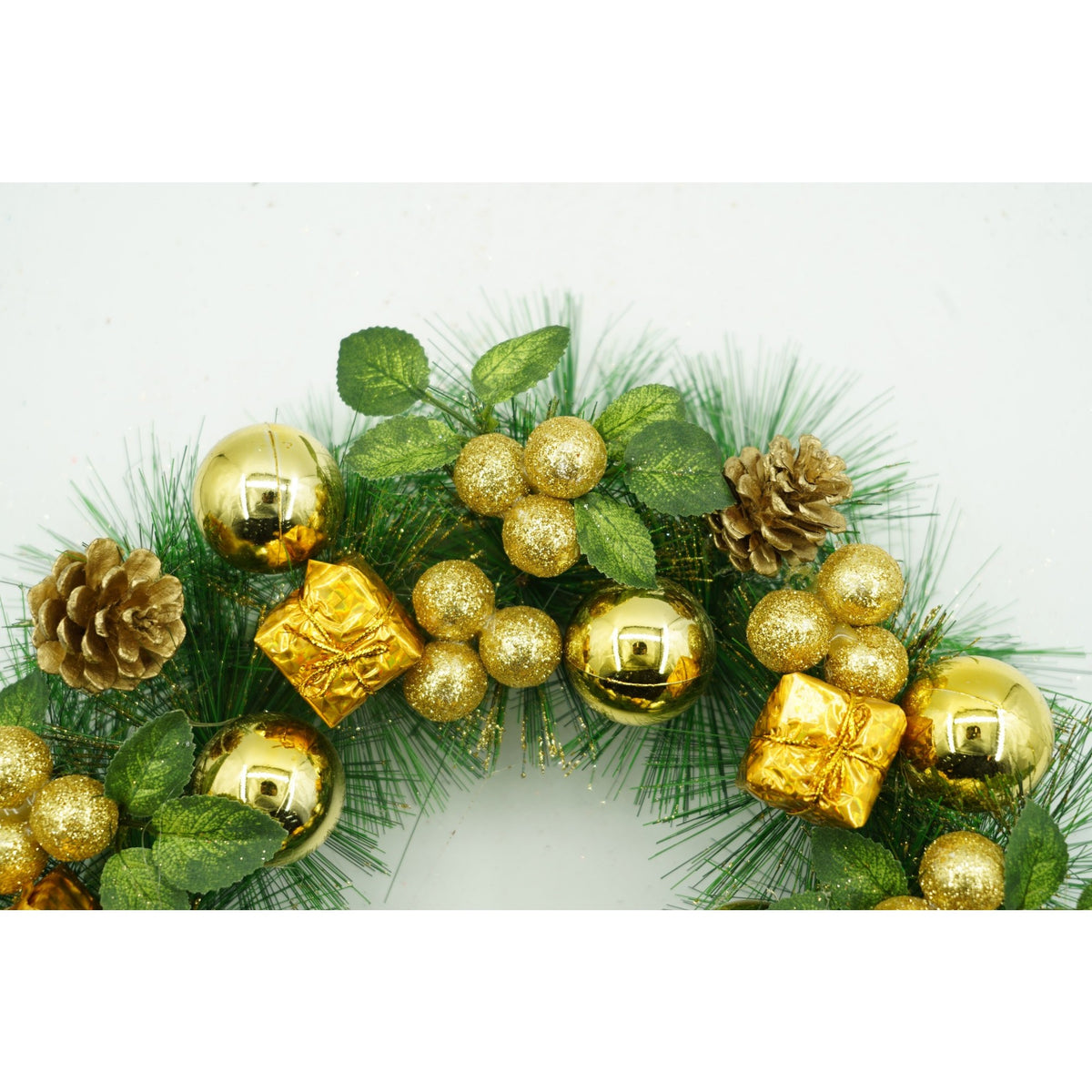 Coronita de Craciun pentru Usa, Model Artificial Decorat, PVC, Verde si Auriu, 35 cm