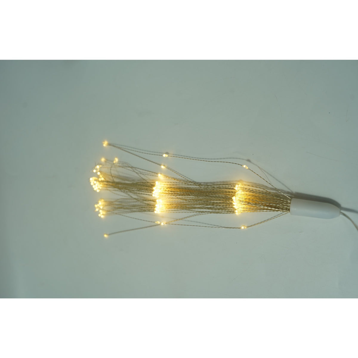 Instalatie Craciun Tip Artificii Fireworks, 150 LED-uri, Lumina Alb Cald, Telecomanda cu 8 Functii, Alimentare cu Baterii, Fir din Cupru Flexibil, Interior si Exterior, 1 Bucata