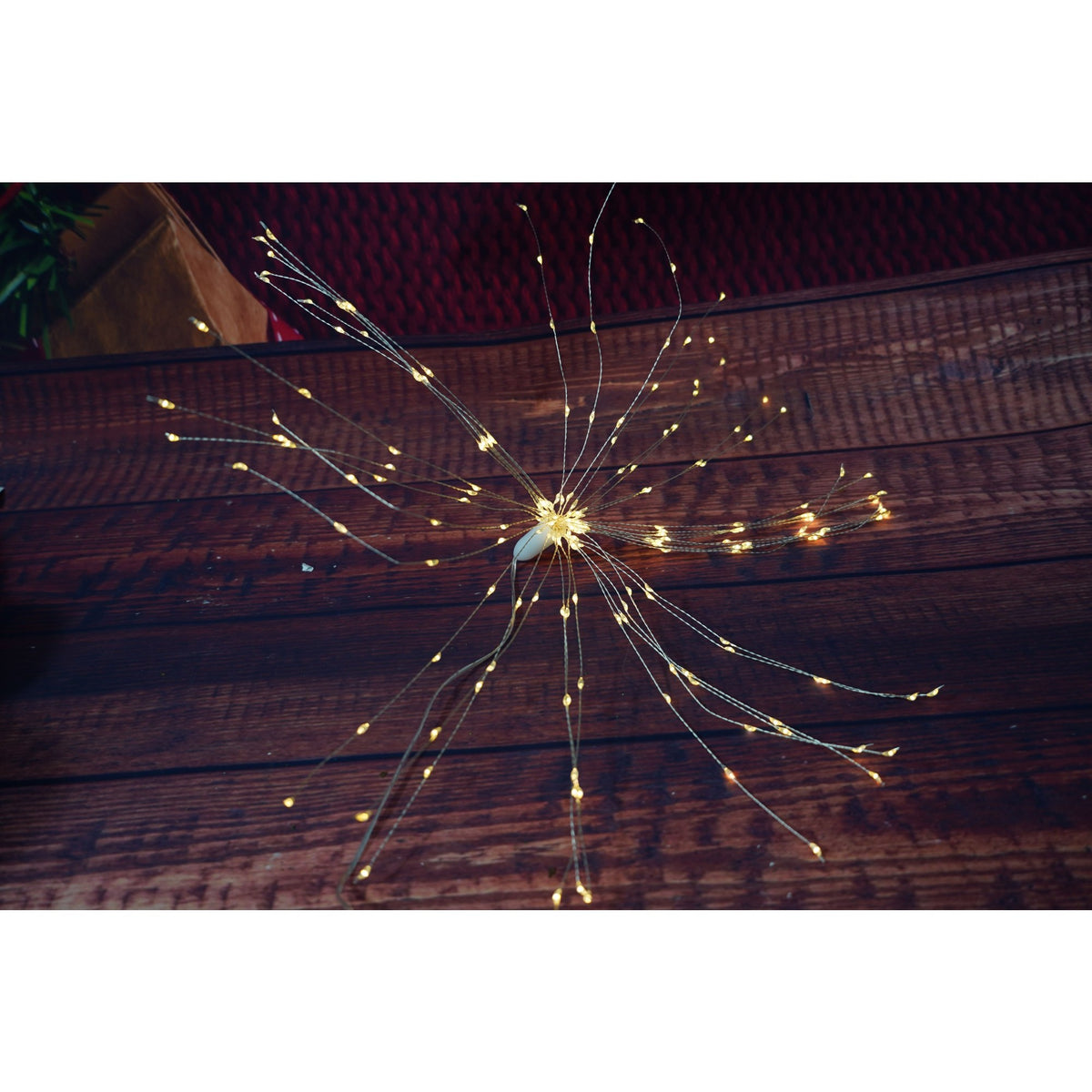 Instalatie Craciun Tip Artificii Fireworks, 200 LED-uri cu Telecomanda 8 Functii, Incarcare Solara, Fir Cupru Flexibil pentru Interior si Exterior, Alb Cald