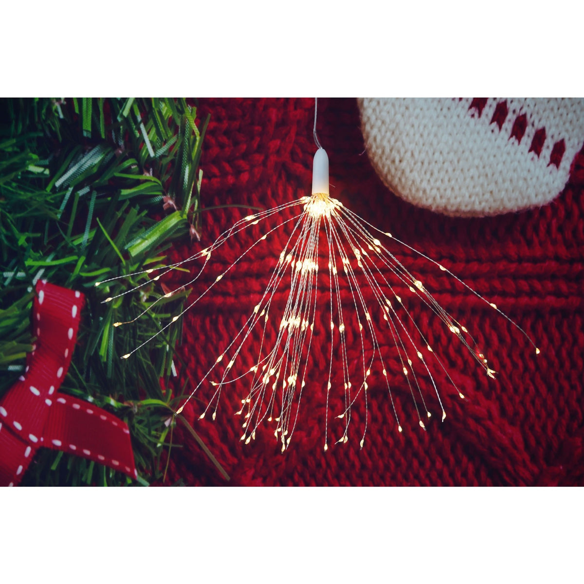 Instalatie Craciun Tip Artificii Fireworks, 200 LED-uri cu Telecomanda 8 Functii, Incarcare Solara, Fir Cupru Flexibil pentru Interior si Exterior, Alb Cald
