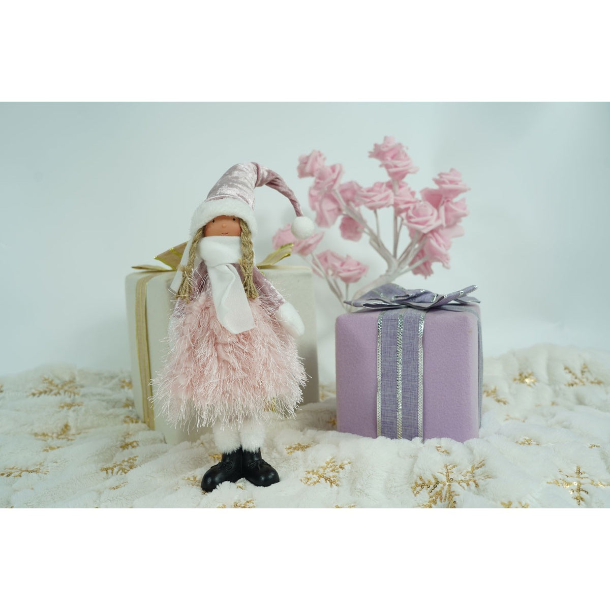 Decoratiune Craciun Papusa Fetita, Figurina Festiva Stativa cu Caciula Giganta, Material Textil Moale, Roz si Alb, 44 cm