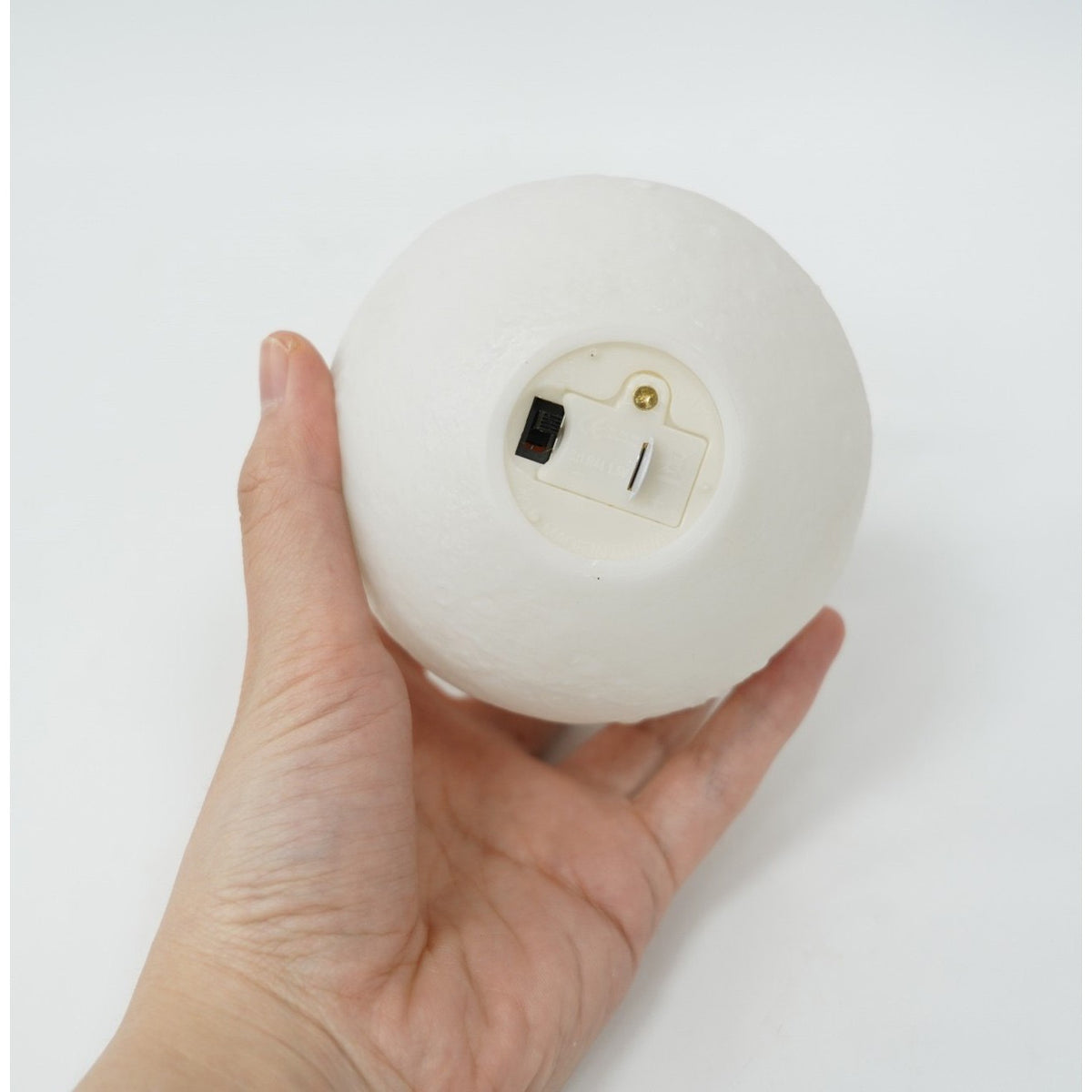 Lampa de Veghe 3D Moon Light, Lumina LED Alb Cald, Design Tip Luna, Suport Plastic Inclus, Alimentare Baterii, Diametru 10 cm
