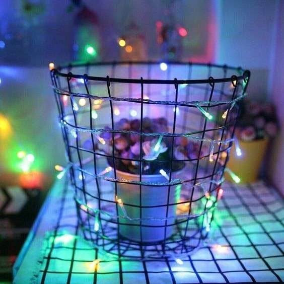 Instalatie de Craciun Tip Liniar, 50 LED-uri, 2 Moduri de Iluminare, Functionare pe Baterii, Fir Transparent, 5 m, Multicolor