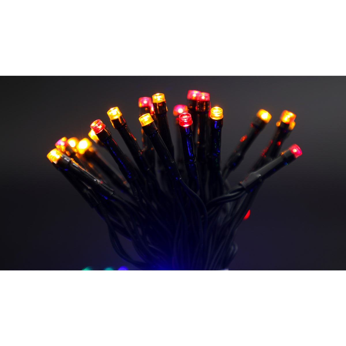 Instalatie de Craciun Tip Liniar cu 50 LED-uri, Alimentare pe Baterii, 2 Moduri de Iluminare, Fir Verde, Lungime 5 m, Multicolor