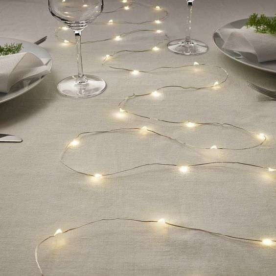 Instalatie de Craciun Tip Liniara, 100 LED-uri cu Functie Flash, Fir Elastic din Cupru, Alimentare cu Baterii, Interior, 10 m, Alb Cald