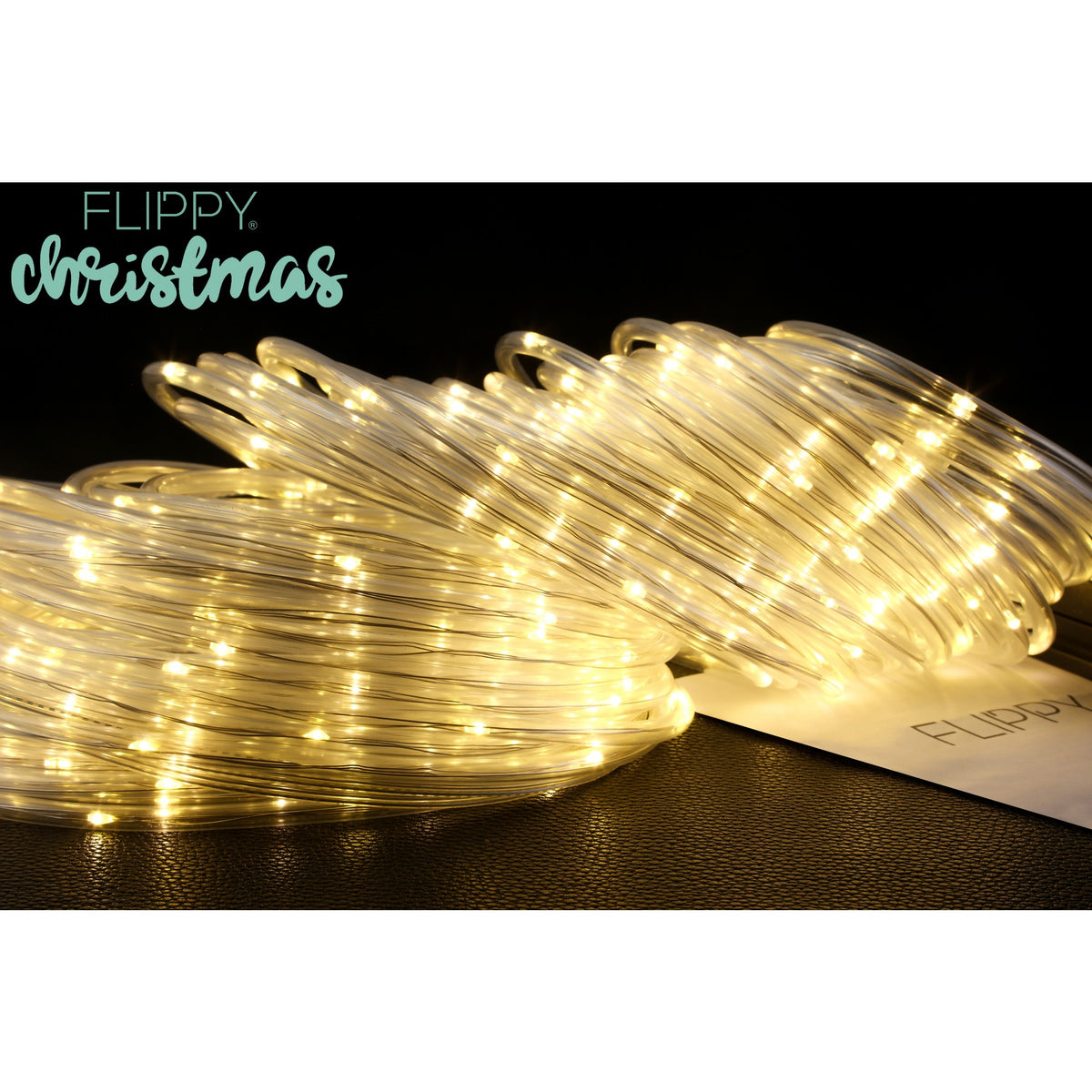 Instalatie Luminoasa de Craciun Tip Furtun, Incarcare Solara, 300 LED-uri, 8 Programe de Iluminare, Fir Cupru, Lungime 32 m, Cablu Prelungitor 2 m, Alb Cald