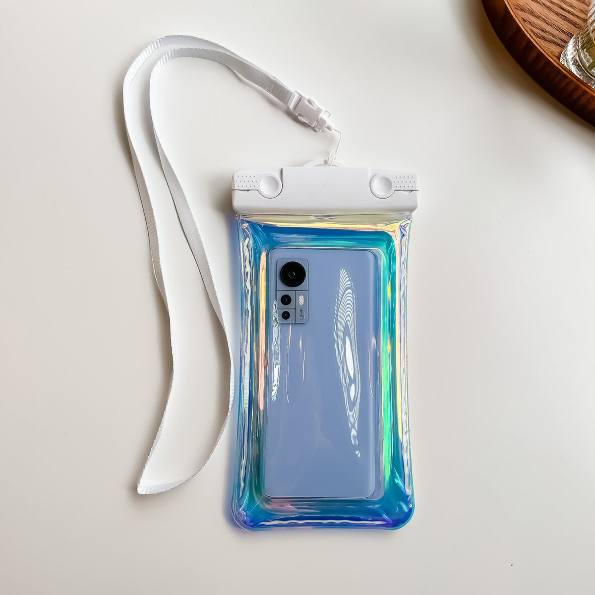 Husa Subacvatica Universala, Protectie IPX8 Impermeabila si Anti-Sprei, Efect Holografic Irizat, Ecran Touch Sensibil, pentru Telefoane pana la 6.9 inch, cu Snur Inclus, Alb