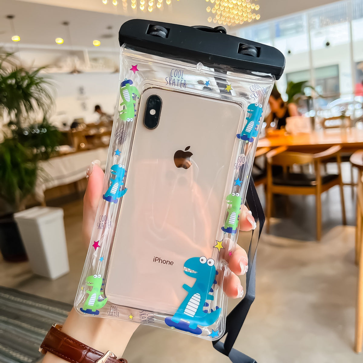 Husa Subacvatica Kids Waterproof, Protectie Impermeabila IPX8 Telefon si Documente, Compatibilitate Universala pana la 6.9 Inch, Transparenta Touch Sensitive cu Snur, Model Dino, Negru