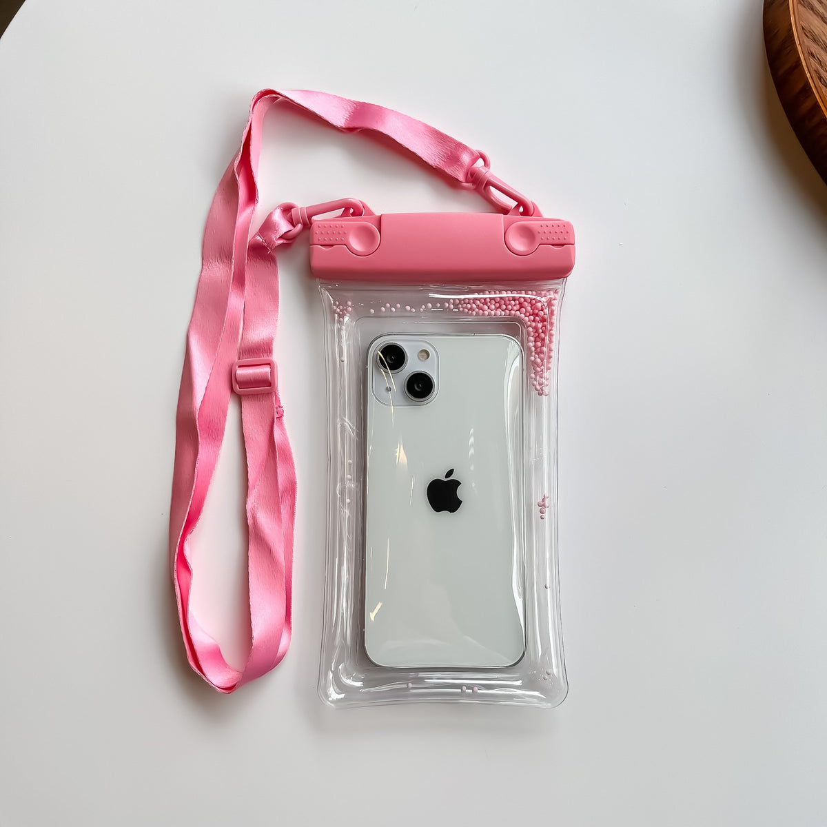 Husa Subacvatica Universala Waterproof IPX8, Protectie Zapada si Praf, Compatibila Touchscreen pana la 6.9 Inch, Material Transparent cu Snur, Roz