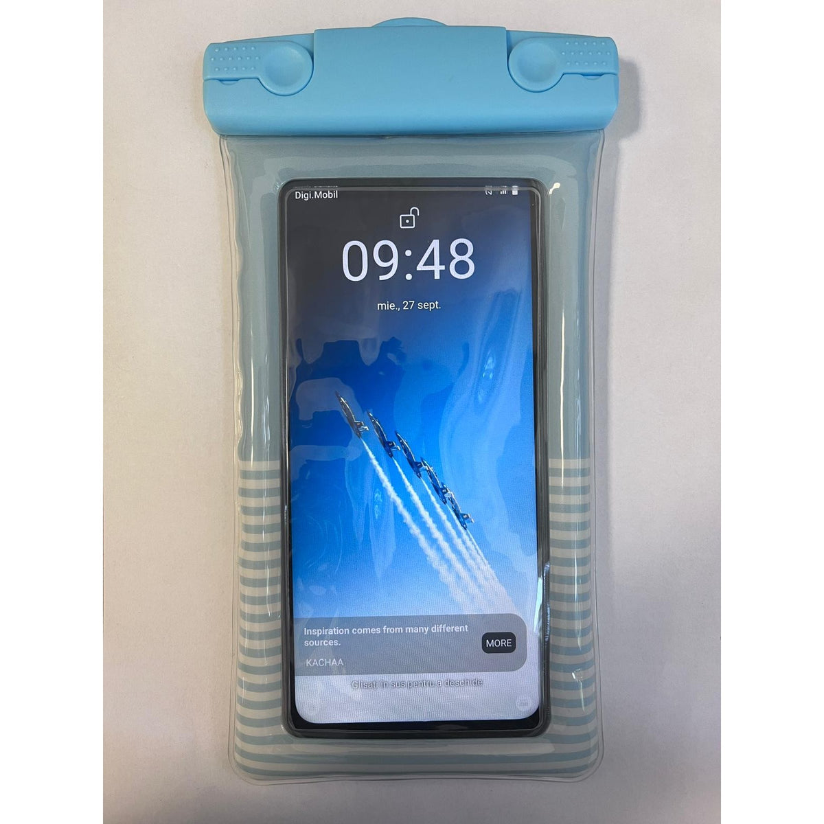 Husa Subacvatica Cushion Universala, Protectie Apa si Zapada, Ecran Tactil Functional, Design cu Dungi si Snur Inclus, Bleu