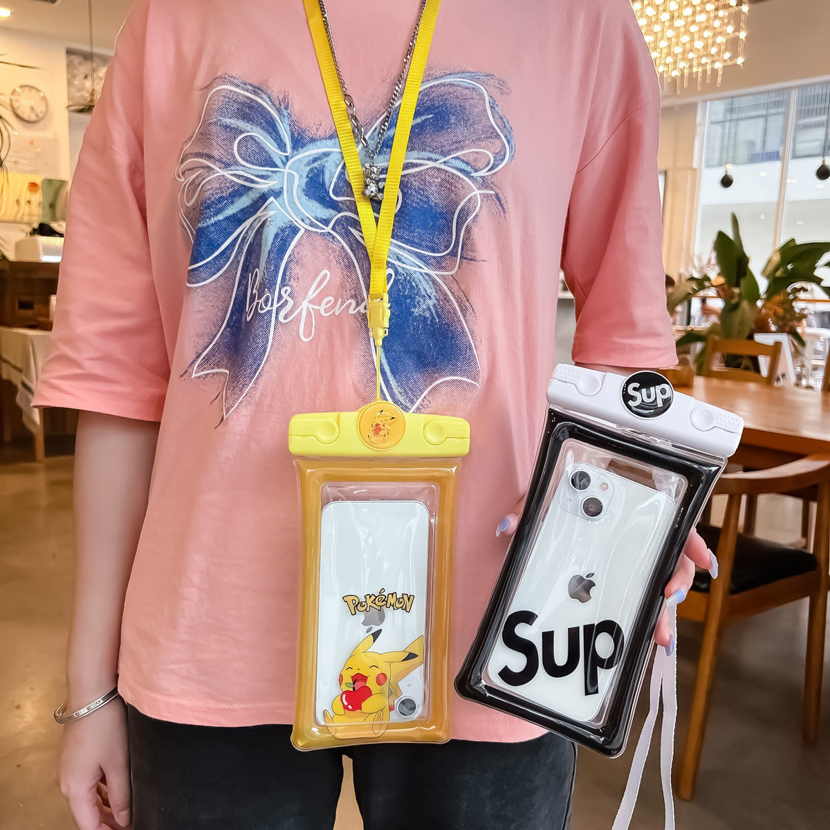 Mascot Husa Subacvatica Waterproof si Impermeabila, Protectie IPX8 pana la 20m, Compatibila Touchscreen, Material Transparent cu Snur inclus, Universala pana la 6.9 inch, Alb-Negru